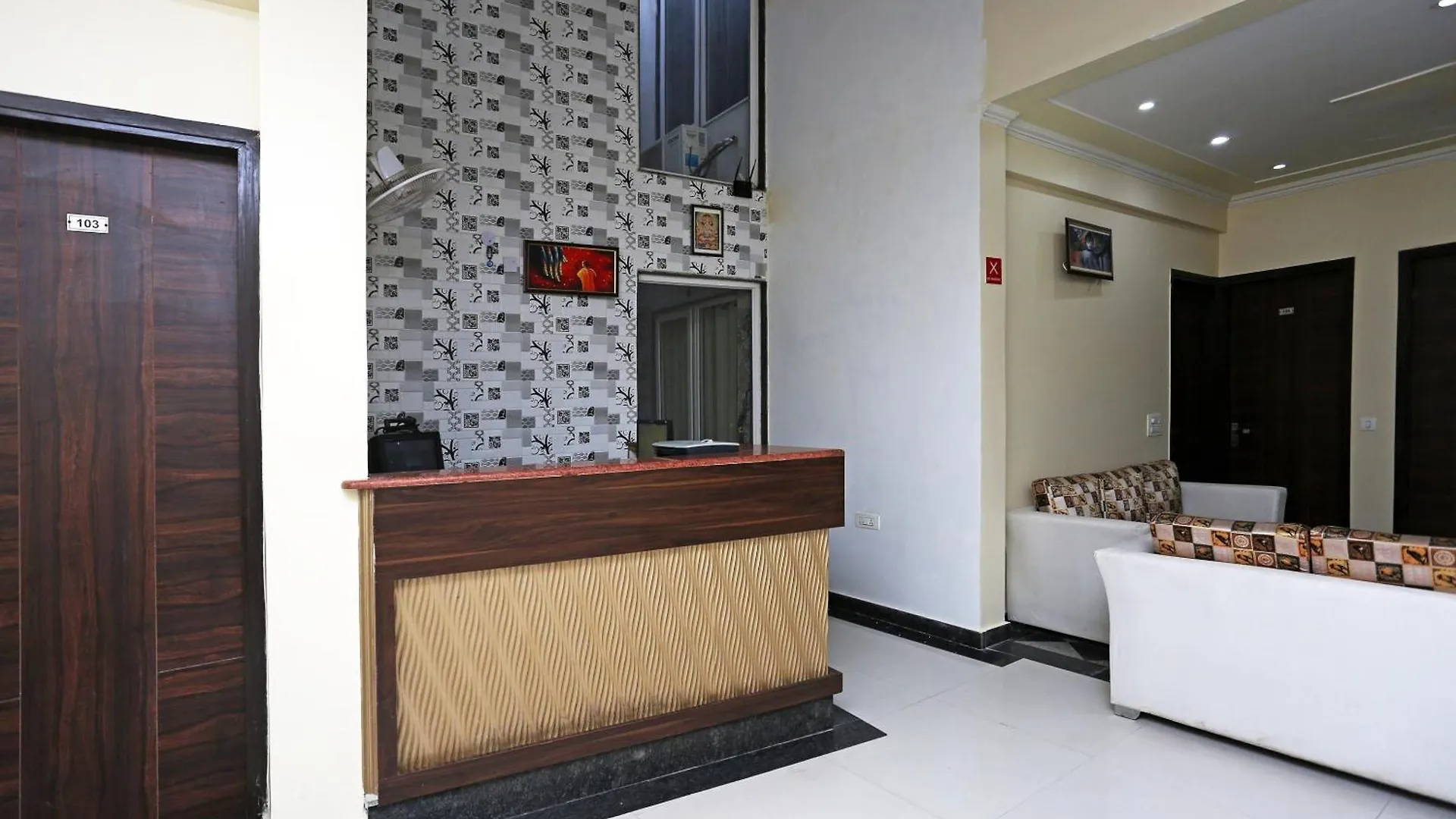 Hotel O Vaas One Thirty Two グルガウン